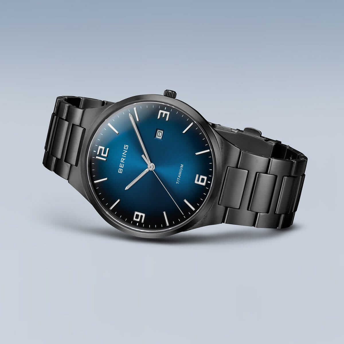 Мъжки часовник Bering Titanium 15240-727