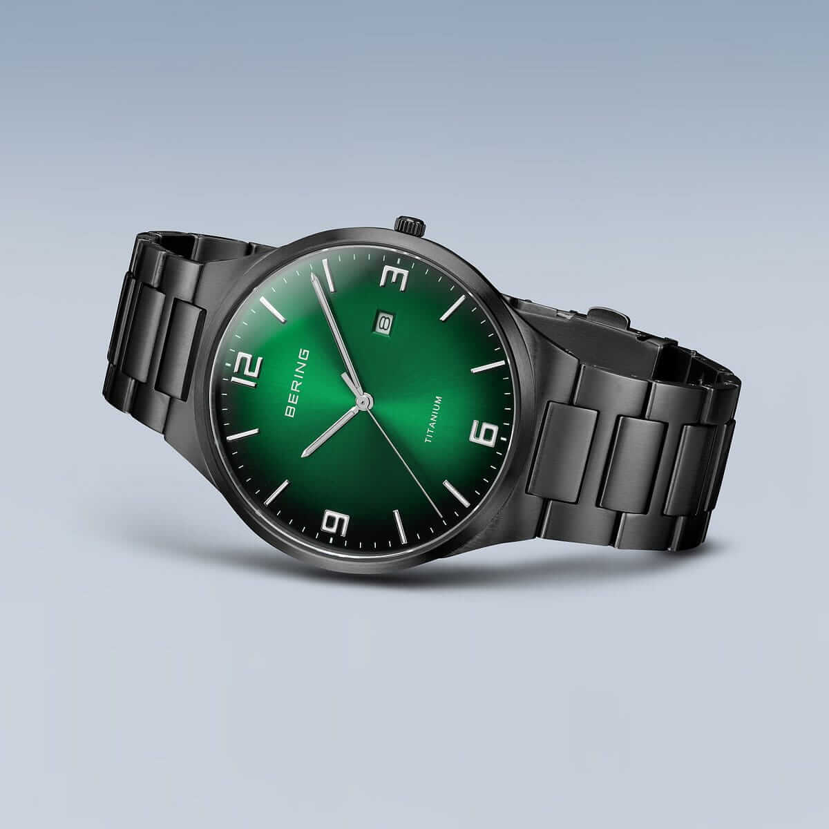 Мъжки часовник Bering Titanium 15240-728