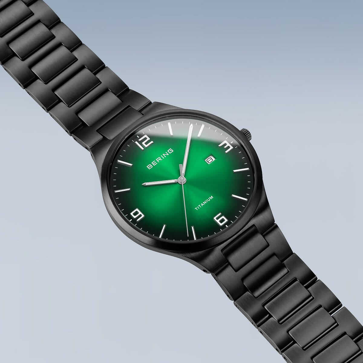 Мъжки часовник Bering Titanium 15240-728