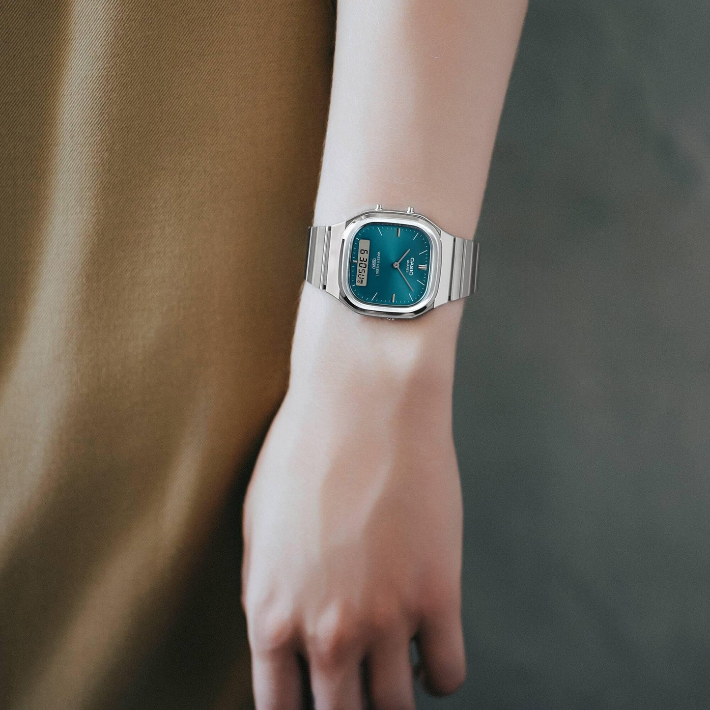 Часовник Casio AQ-240E-3AEF