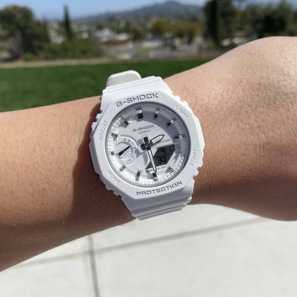 Дамски часовник Casio G-Shock GMA-S2100-7AER