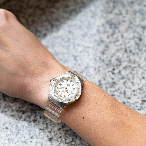 Дамски Часовник Casio LRW-200HS-7EVEF