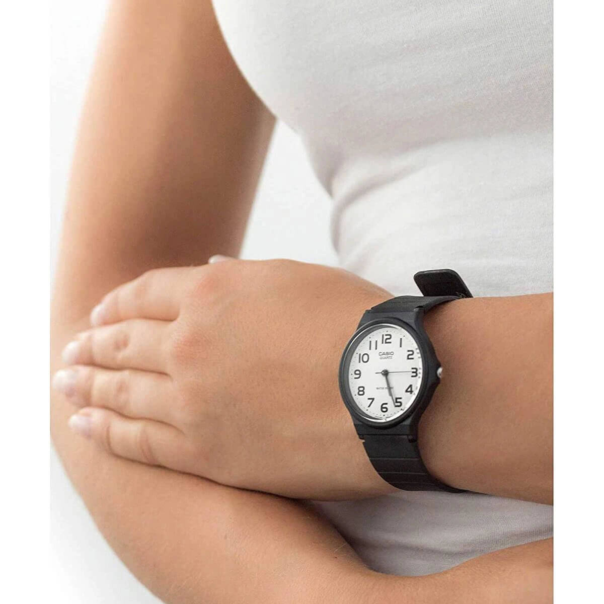 Дамски часовник Casio MQ-24-7BLLEG