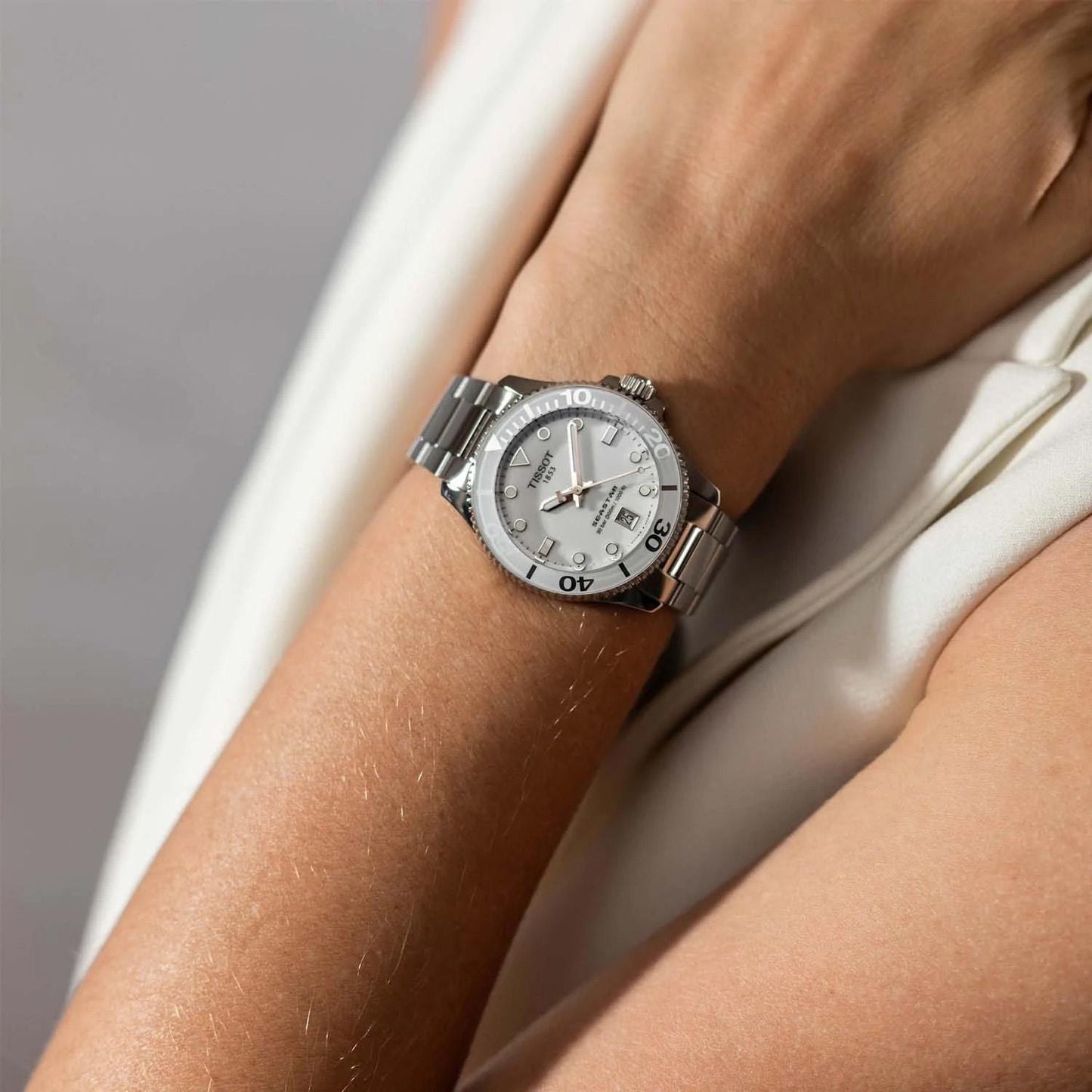 Дамски часовник Tissot Seastar 1000 T120.210.11.011.00