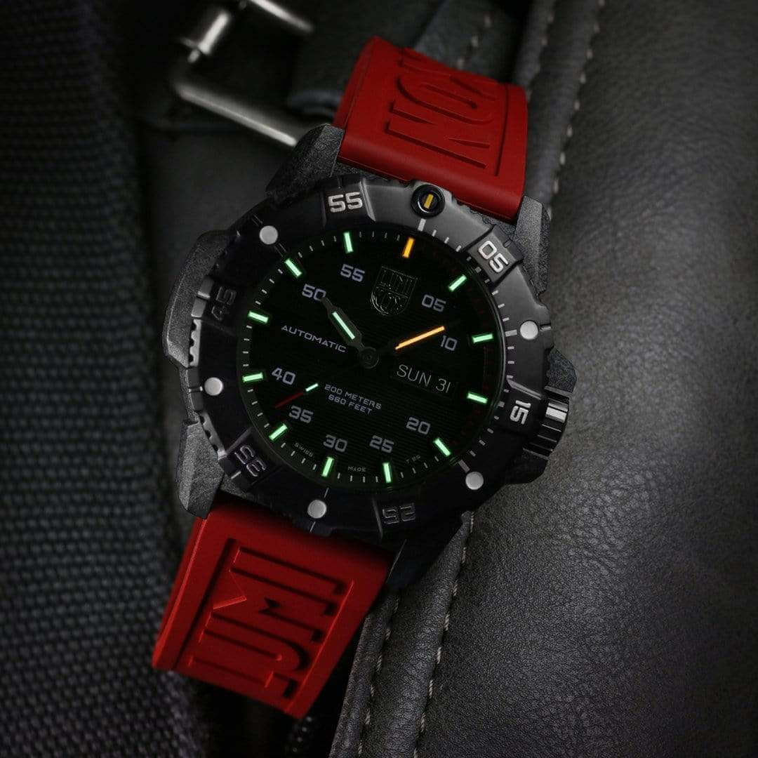 Мъжки часовник Luminox Master Carbon Seal Automatic CARBONOX™ XS.3875