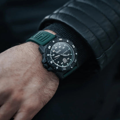 Мъжки часовник Luminox Master Carbon Seal Automatic CARBONOX™ XS.3877